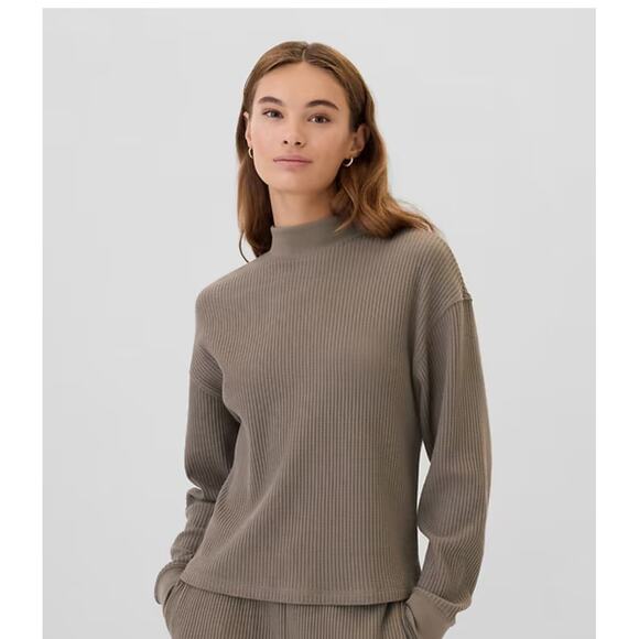 Gap Relaxed Waffle-Wedge Mockneck T-Shirt - Picture 1 of 7